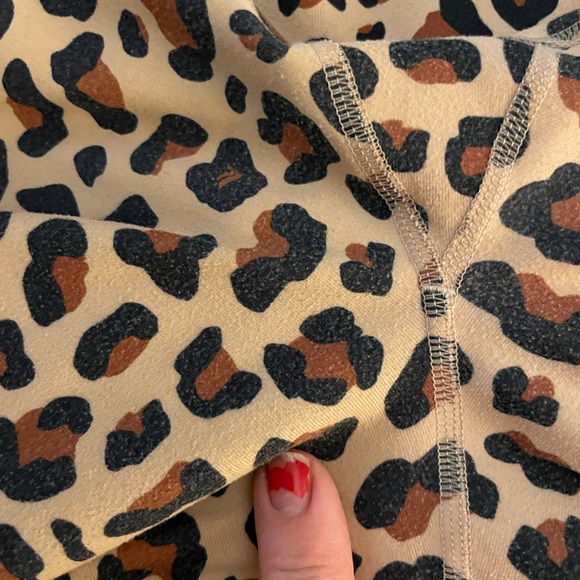 Fabletics Leopard Bike Shorts - Sz L, GUC - Picture 15 of 15